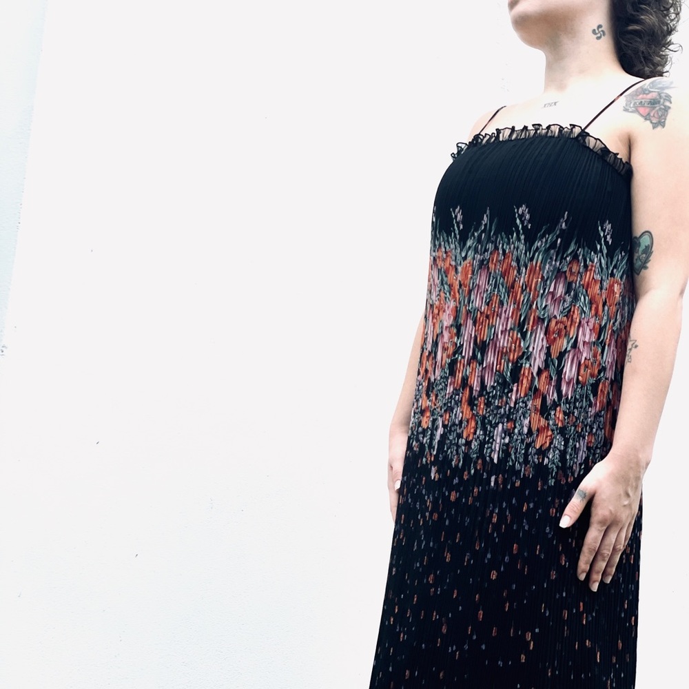 Vintage Sunray pleated cdress w/ spaghetti straps - Picture 2 of 16
